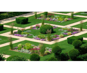 realizzazione giardino corte Castello Grosso realizzato da Paradello